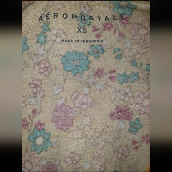 💖Aeropostal Yellow Floral Tee (Size XS) - Picture 4 of 14